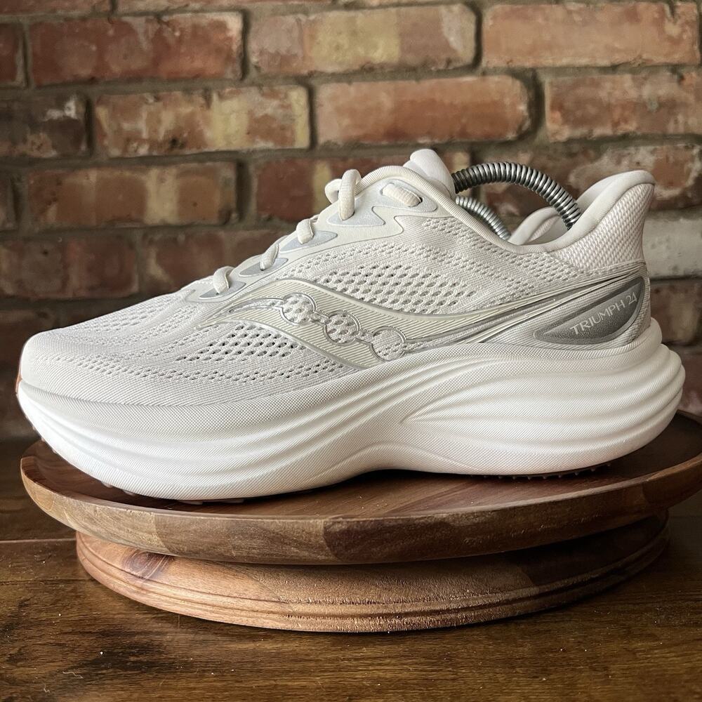 Saucony Triumph 24 Women's 9 Wide Gray White Max Cushion Running Shoes Sneakers